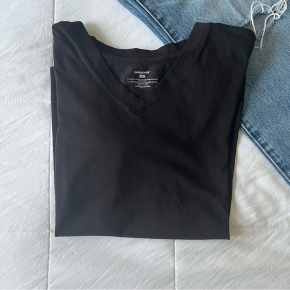 Patagonia Tops - Patagonia Black Vneck Women Short‎ Sleeve Size Medium